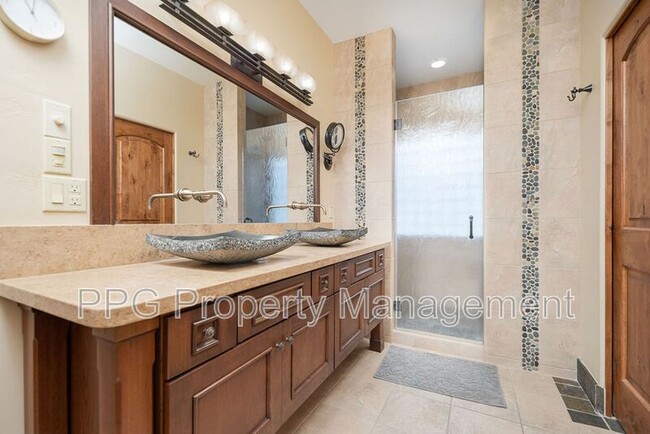Building Photo - 4725 N Brookview Terrace