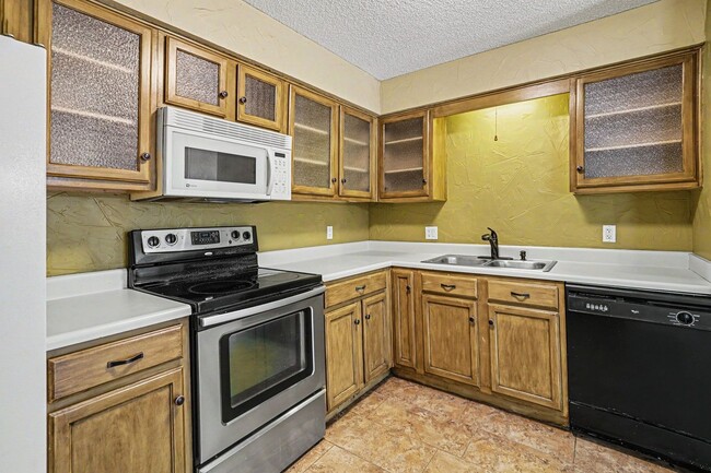 Building Photo - Recently updated 3 bedroom/2 bath home for rent