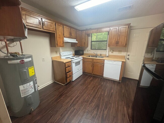 Building Photo - 2/1 Duplex in Northport