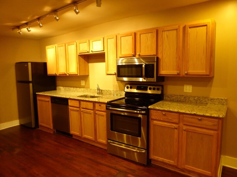 Building Photo - 106 9th St SE