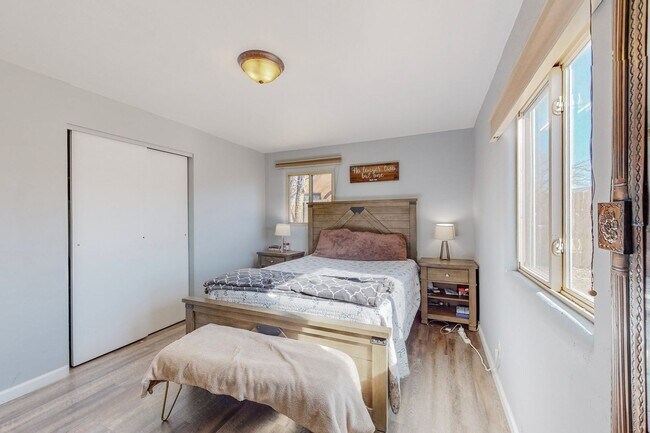 Building Photo - Charming NE Heights 3 Bedroom 2 Bath