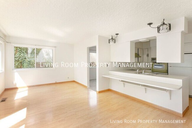 Building Photo - 3740 SE Tibbetts St