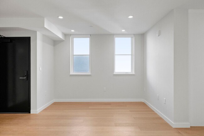 Building Photo - 693 Sutter St