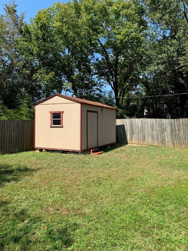 Building Photo - South Tyler! Lovely 3 Bedroom, 2 Bath Home...