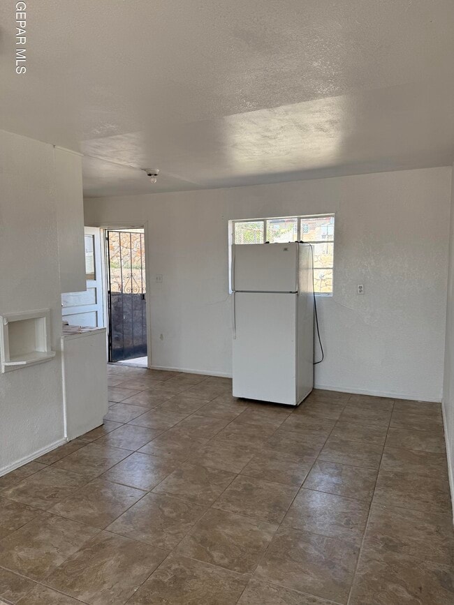 Primary Photo - 1300 N Ochoa St