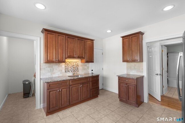 Building Photo - 712 Madison Ave