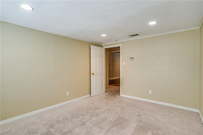 Building Photo - Spacious 5 Bedroom Home Near TCU Available 6/15/26