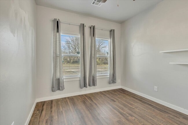 Building Photo - 414 N Tucker Ave