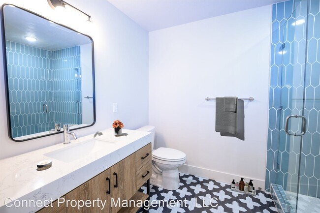 Building Photo - 6 br, 3.5 bath House - 121 W Graf Street