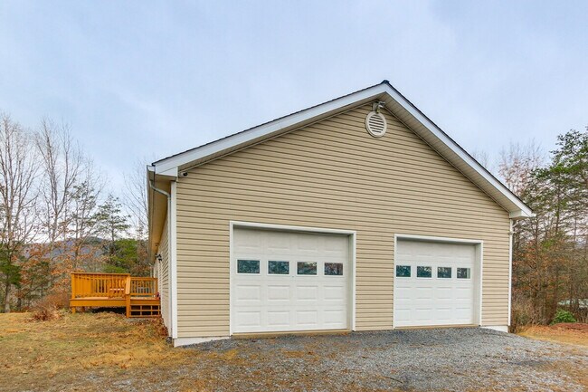 Building Photo - 443 Arrowhead Rd