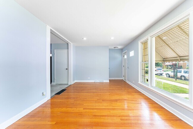 Building Photo - 4507 S Leamington Ave