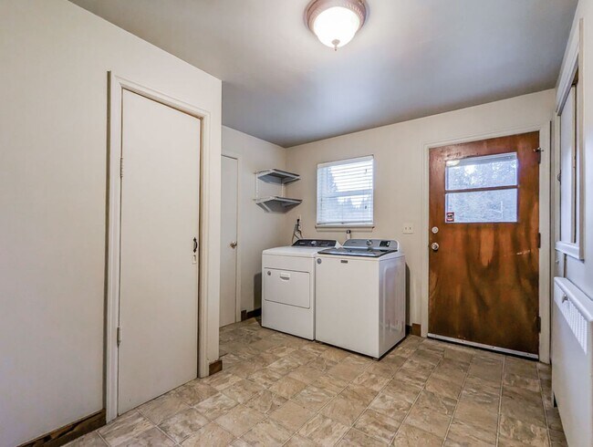 Building Photo - Private old world charm 3 bed, 1 bath home with tons of storage options!