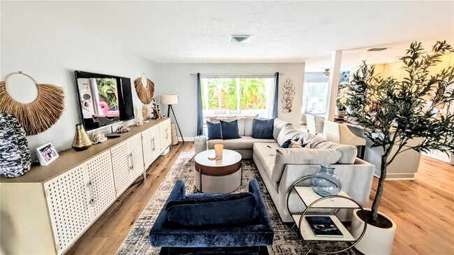 Building Photo - 7477 Mariana Dr