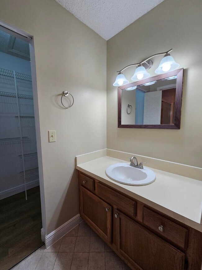 Master Vanity - 301 Norwood Ter