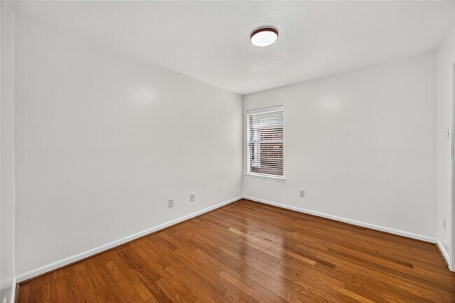 Building Photo - 12807 Canyon Echo Dr