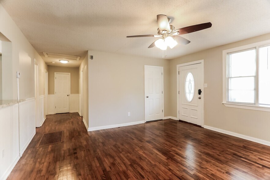 Building Photo - 432 6th Ave SW