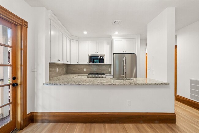 Building Photo - 75 Ferrin St