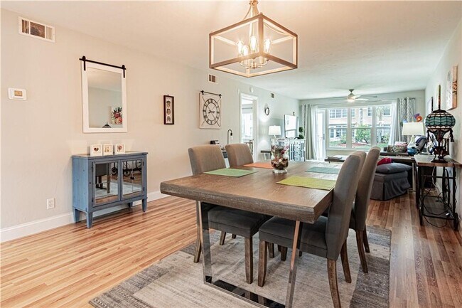 Building Photo - Bright & Spacious First-Floor Condo in Win...