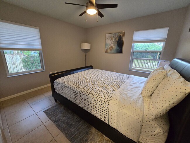 Building Photo - Remodeled 2 bed/ 2 bath/ 2 car garage ~ Annual Rental in Sarasota ~