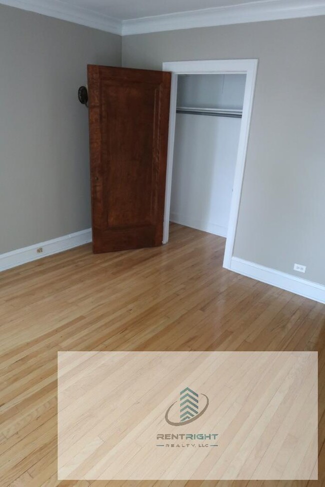 Building Photo - 1 bedroom in CHICAGO IL 60660