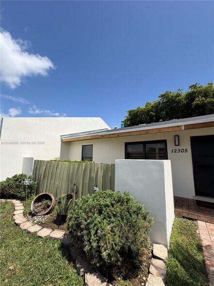 Building Photo - 12305 SW 115th Ter