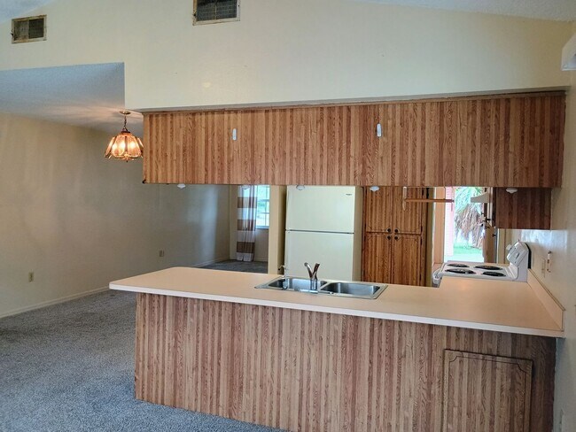 Building Photo - Pool. Privacy. Perfect location. Available...