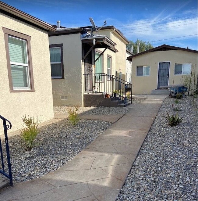 Building Photo - 1 bedroom 1 bath unit on 2nd level