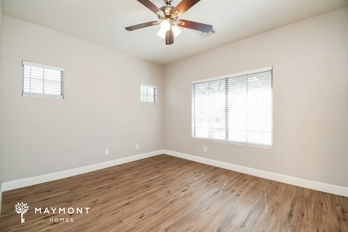 Building Photo - 926 E Madeline Dr