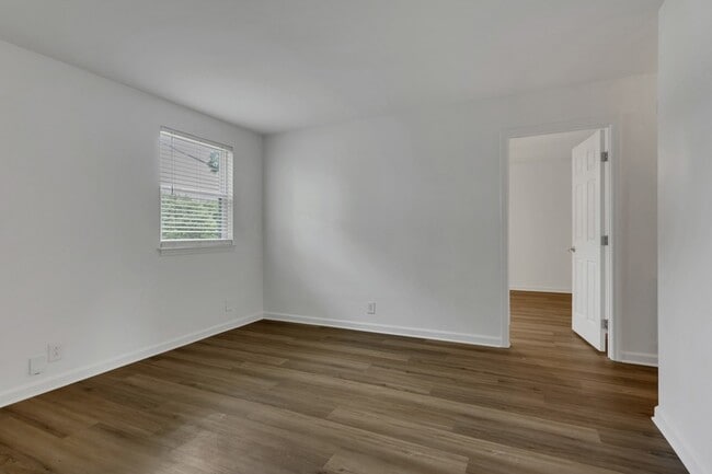 Building Photo - 1610 17th Ave N