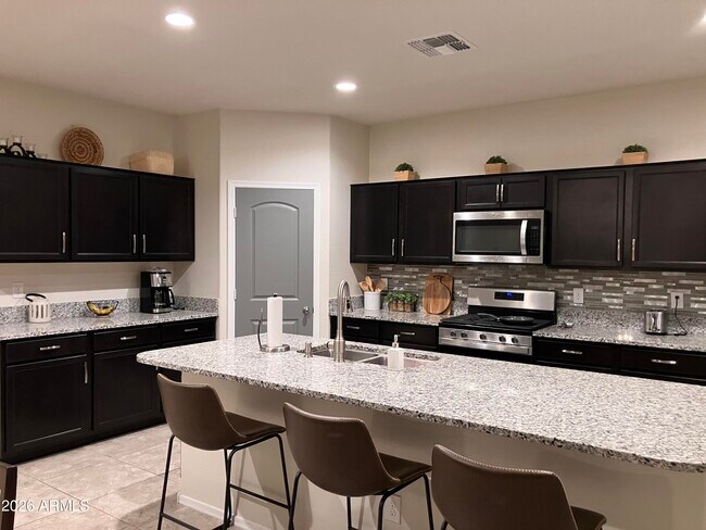 Building Photo - 30998 W Earll Dr