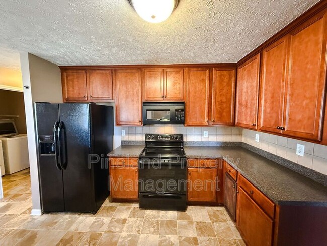 Building Photo - 1904 Yellowbrick Rd