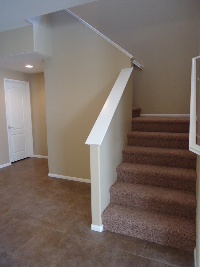 Building Photo - GORGEOUS TWO STORY HOME IN GRANITE HILLS 4...