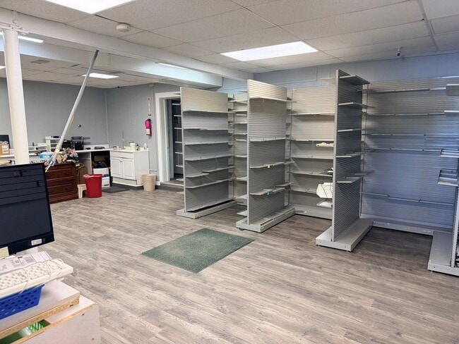 Building Photo - 104 S Eisenhower Dr