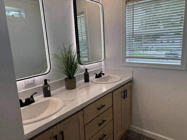 Building Photo - 521 Cimarron