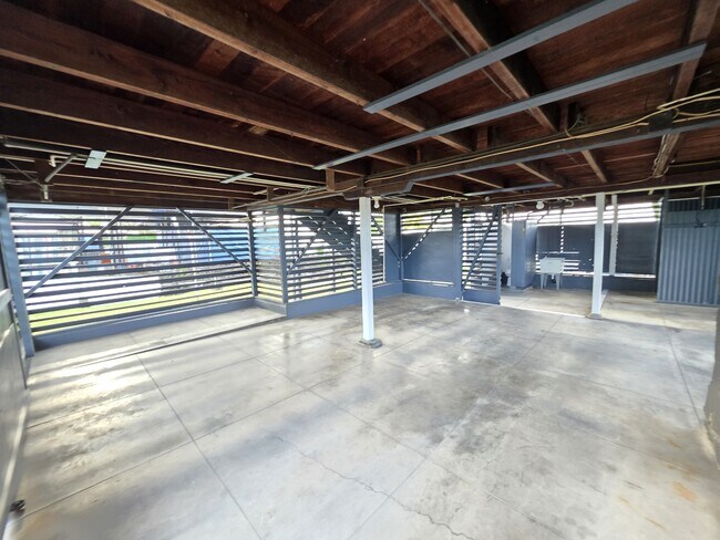 Building Photo - 418A Kukuau St