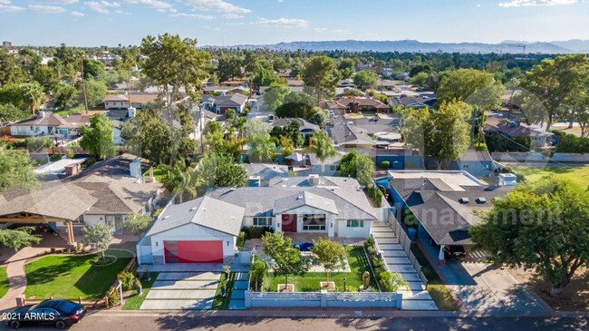 Building Photo - 3429 E Coolidge St