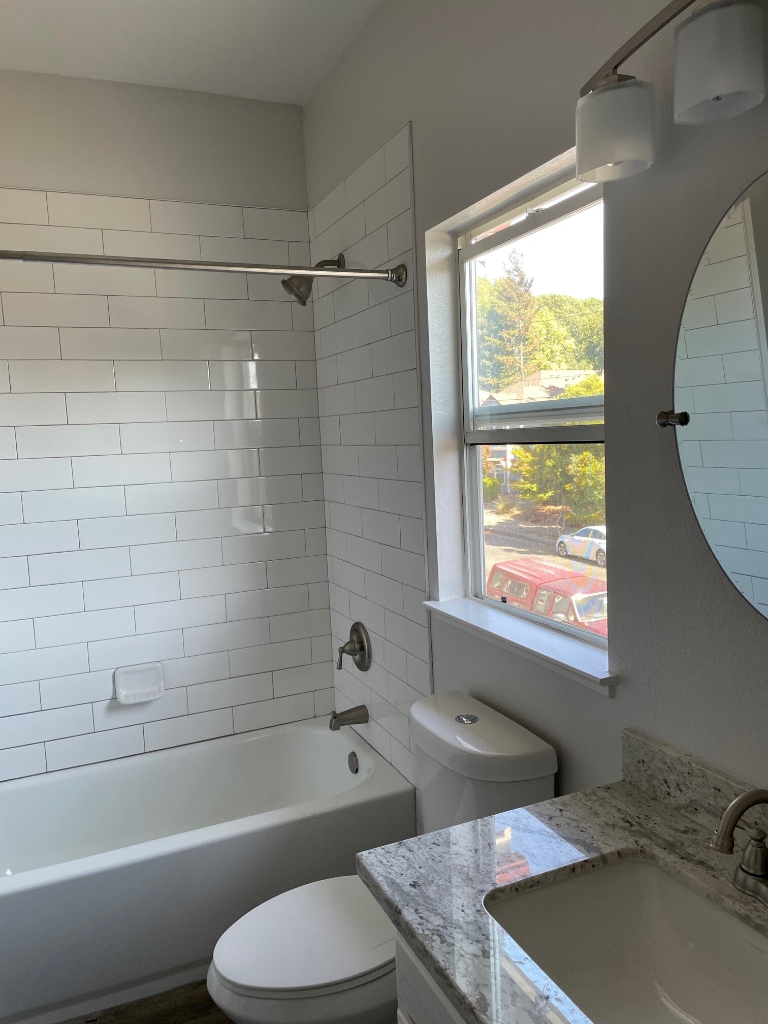 Shower & Tub - 419 8th St