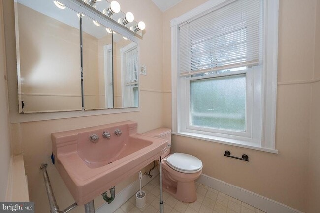 Building Photo - 211 Pennswood Rd