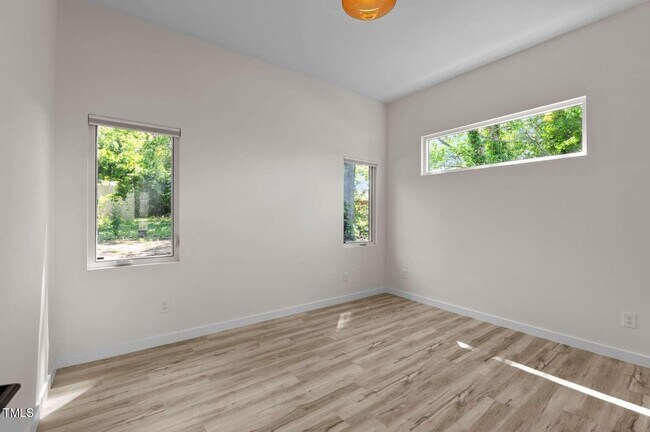 Building Photo - 904 S East St