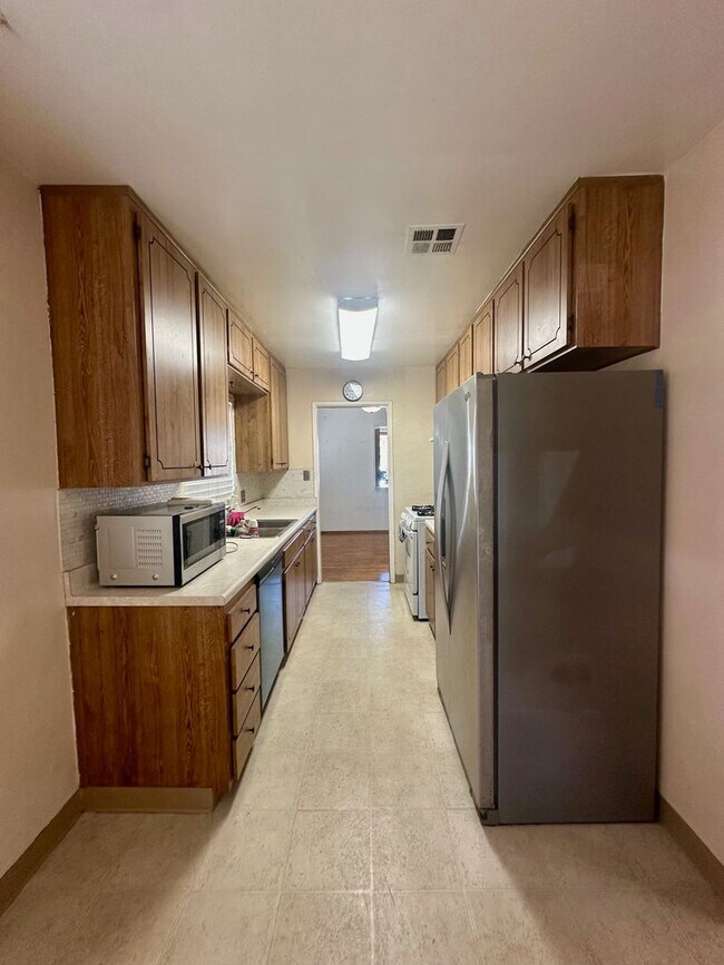 Building Photo - Large home in West Chula Vista