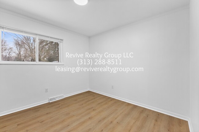 Building Photo - 5337 Botsford Ave