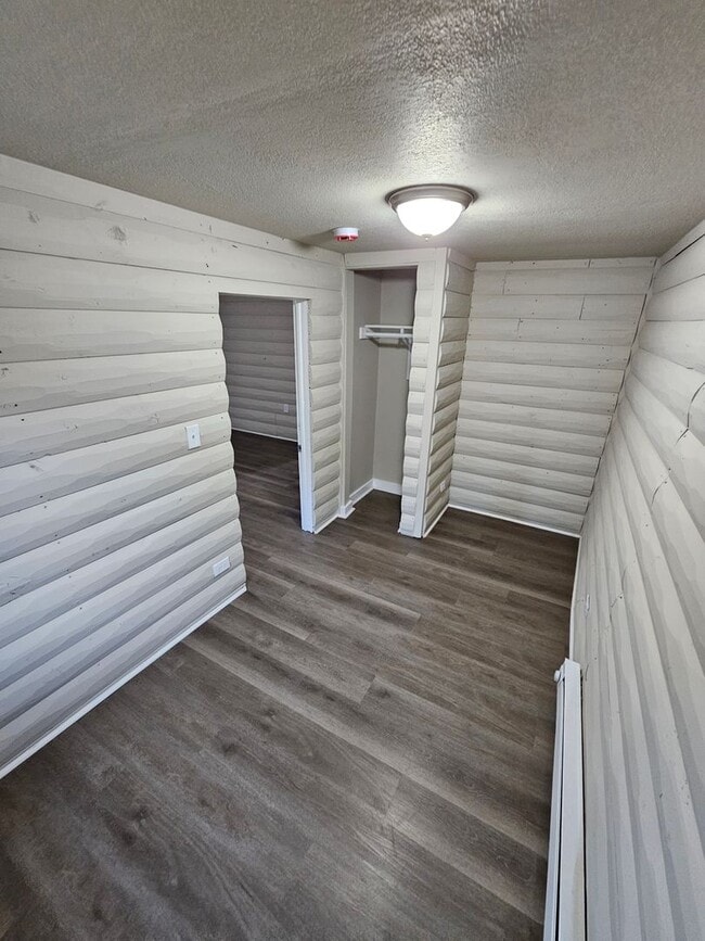 Building Photo - 2 Bedroom 1 Bath Home