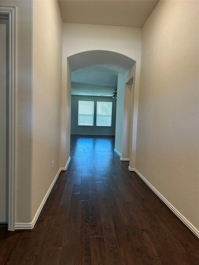 Building Photo - 16030 Dehay Ln