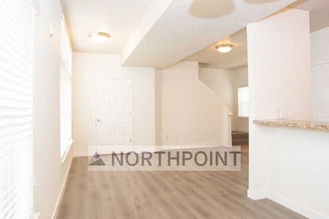 Building Photo - 2BR w/ Underground Parking Near TRAX