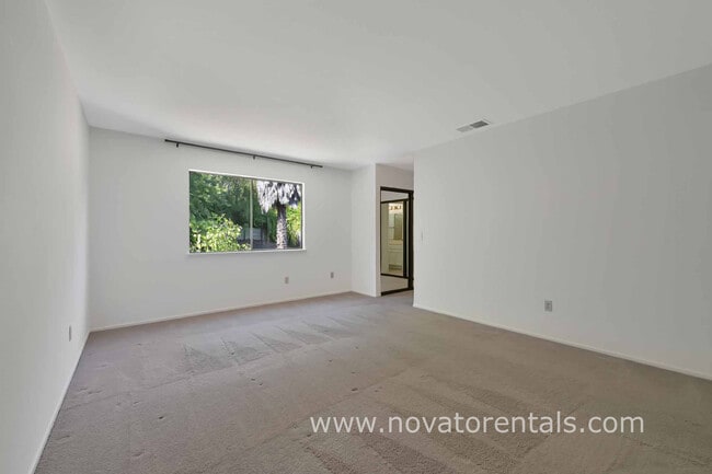 Building Photo - 32 Spinosa Way