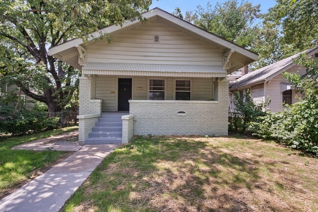 Primary Photo - 631 SW Lindenwood Ave