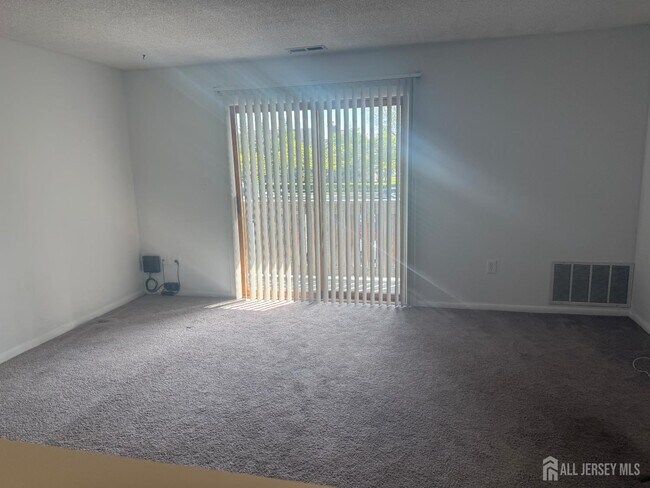 Building Photo - 1908 Ravens Crest Dr