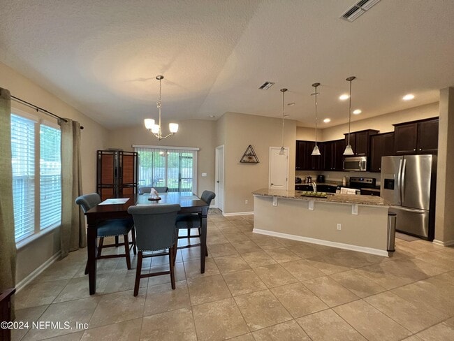 Building Photo - 15805 Twin Creek Dr