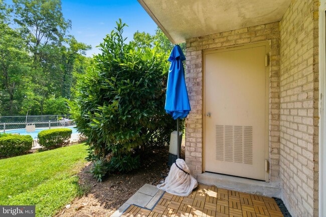Building Photo - 1521 Colonial Dr