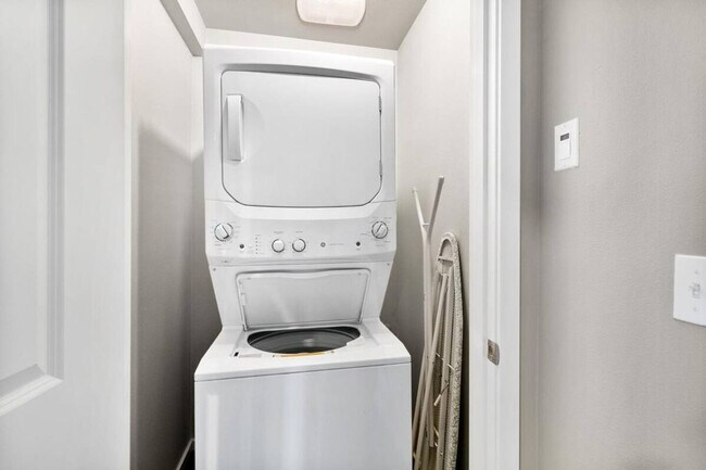 Building Photo - 624 E 32nd St